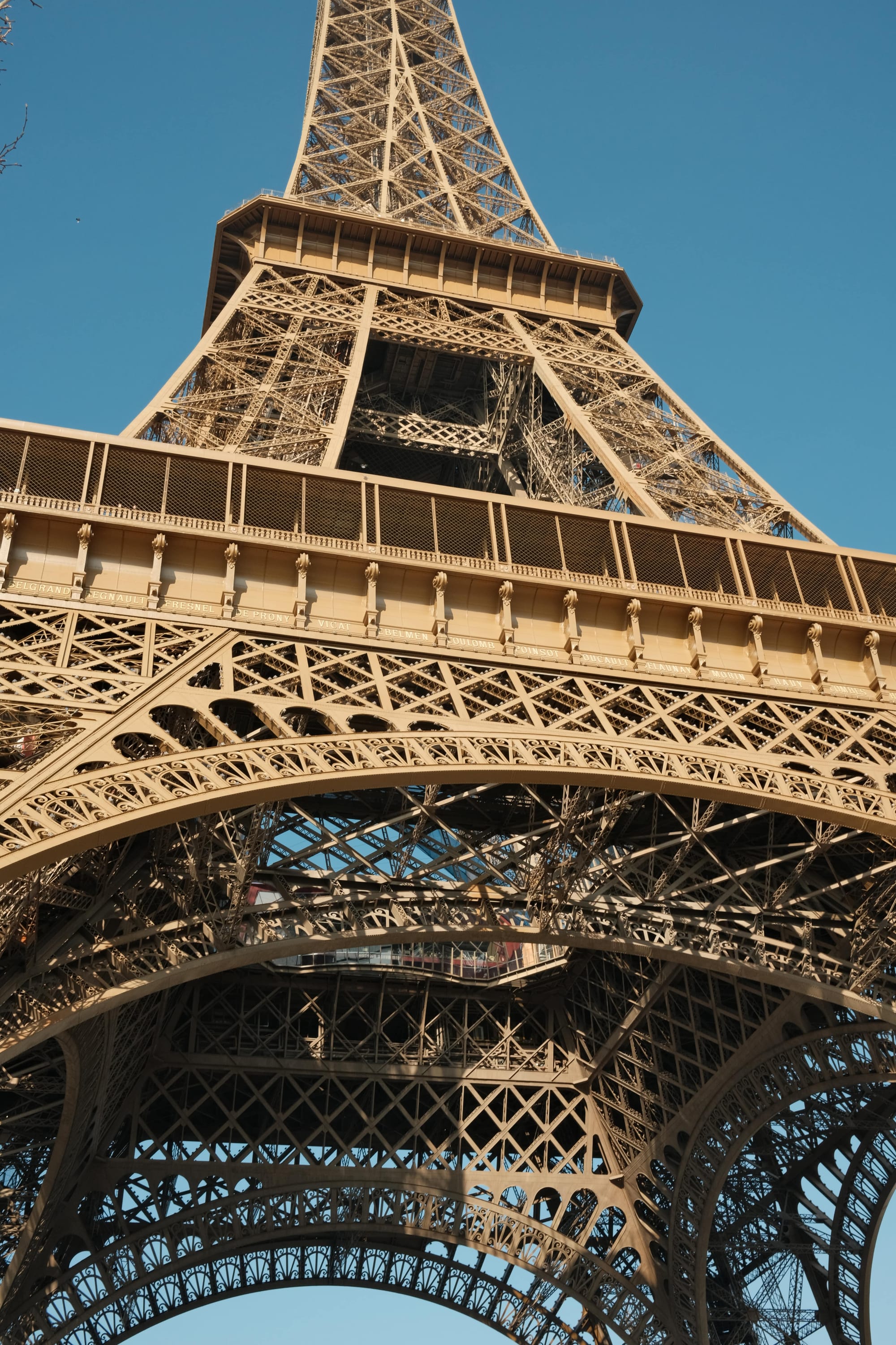 Tour Eiffel von unten betrachtet