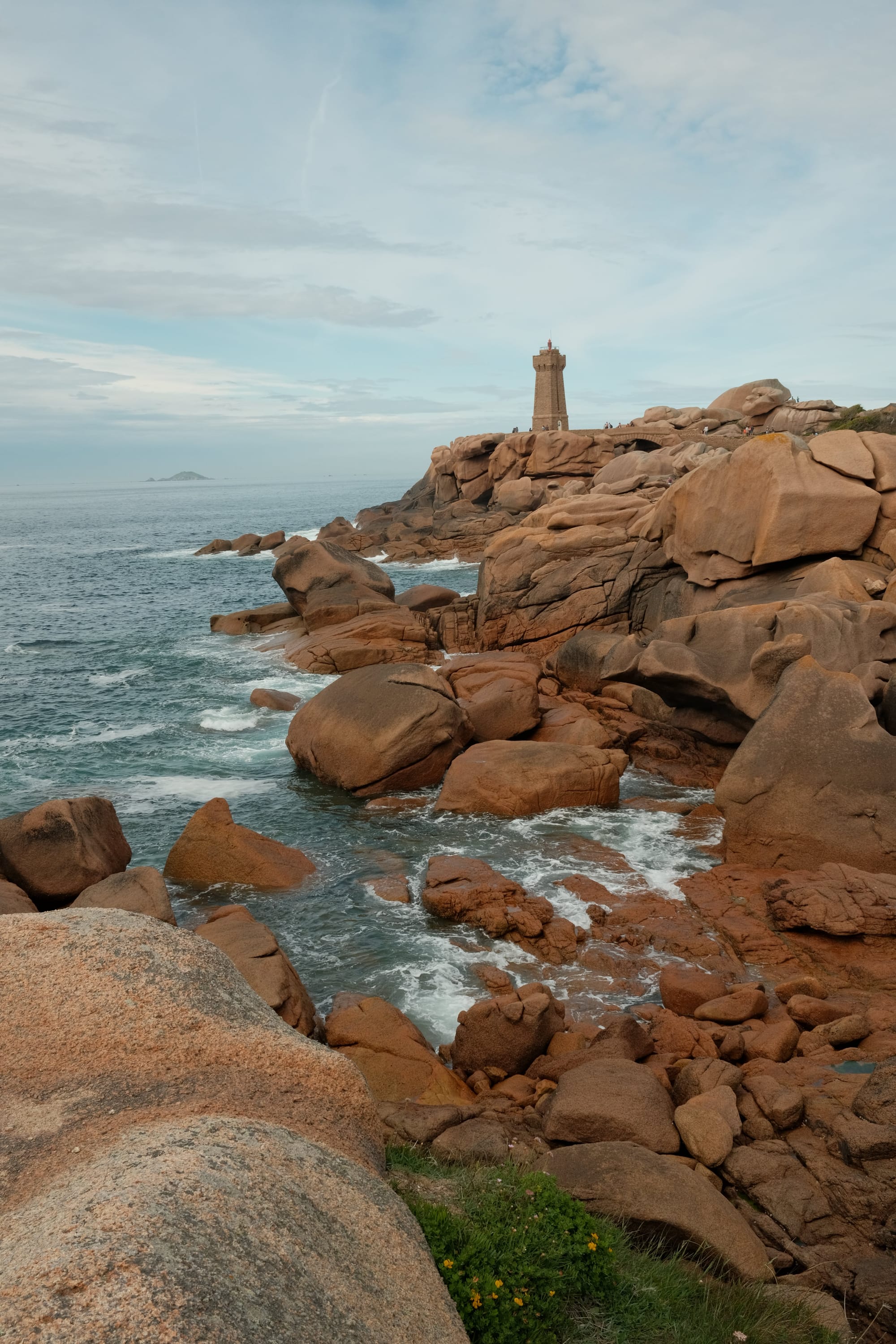 Rosa Granitküste: Schön aber gefragt