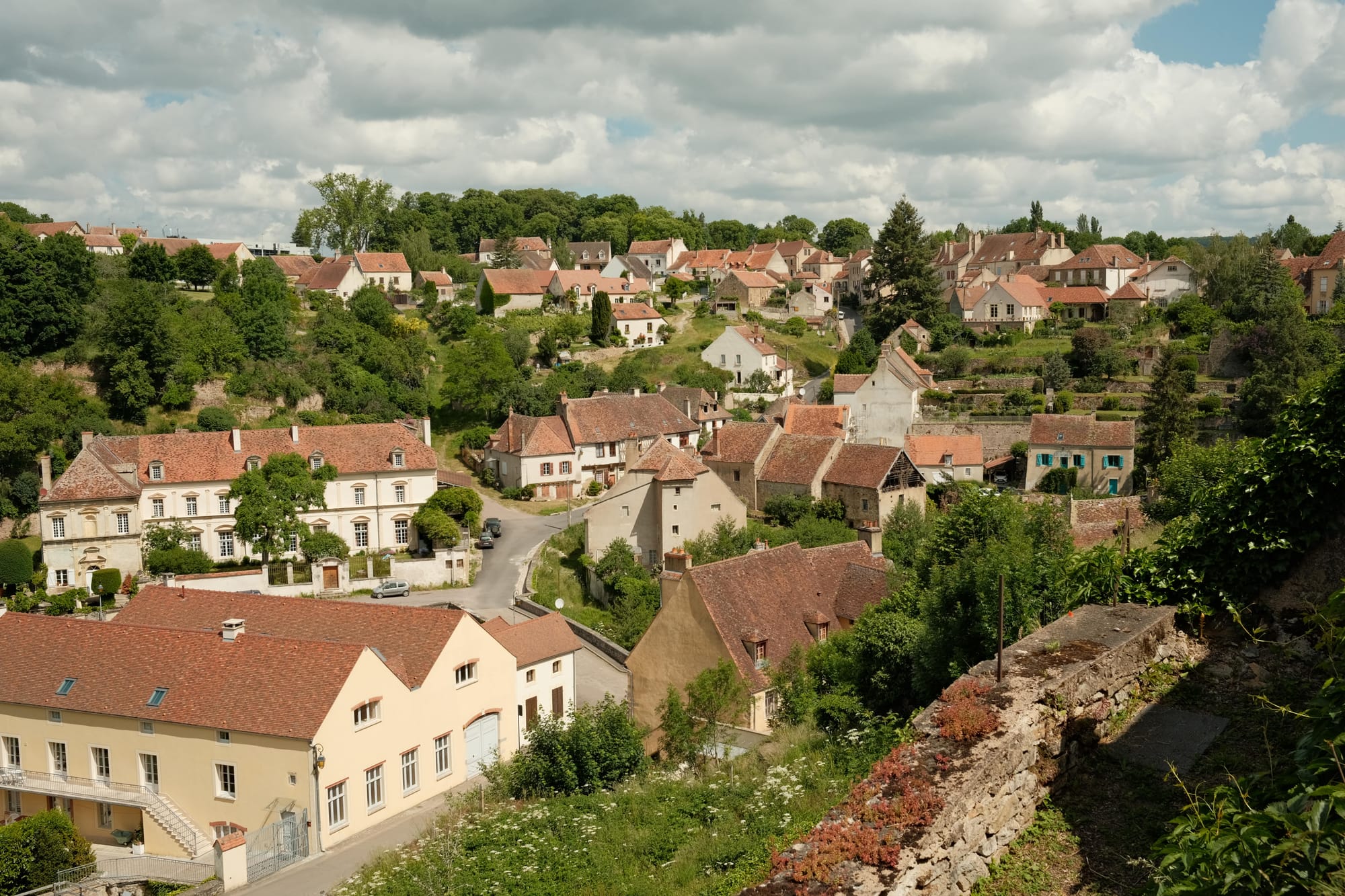 Dorf in der Weinregion Burgund