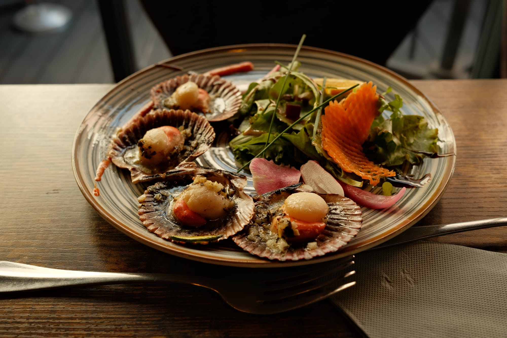 Muscheln im Restaurant in Frankreich am Meer