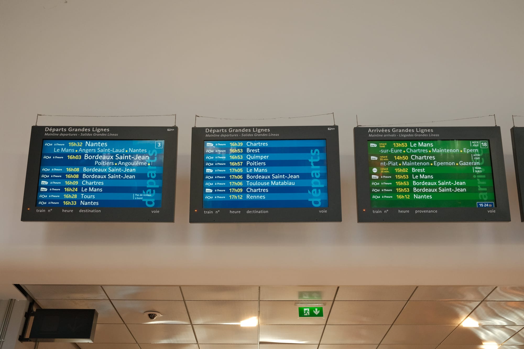 Anzeige am Bahnhof in Frankreich
