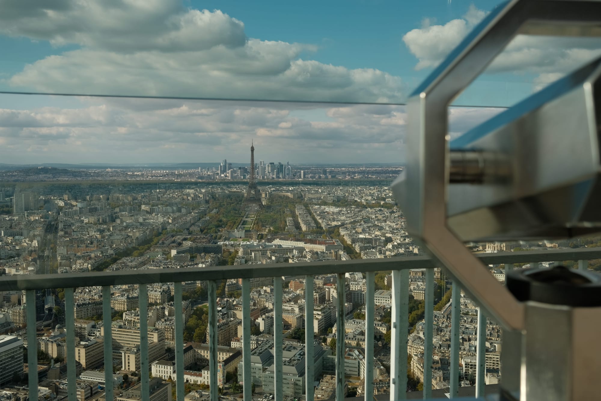 Blick auf Eiffelturm vom Turm Montparnasse