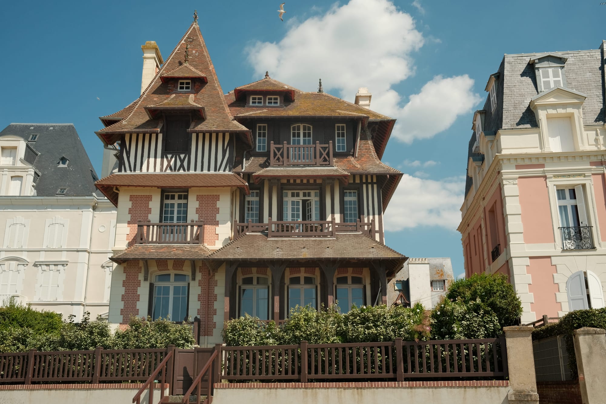 Im Frühling kehrt Leben in die Häuser der Badeorte zurück