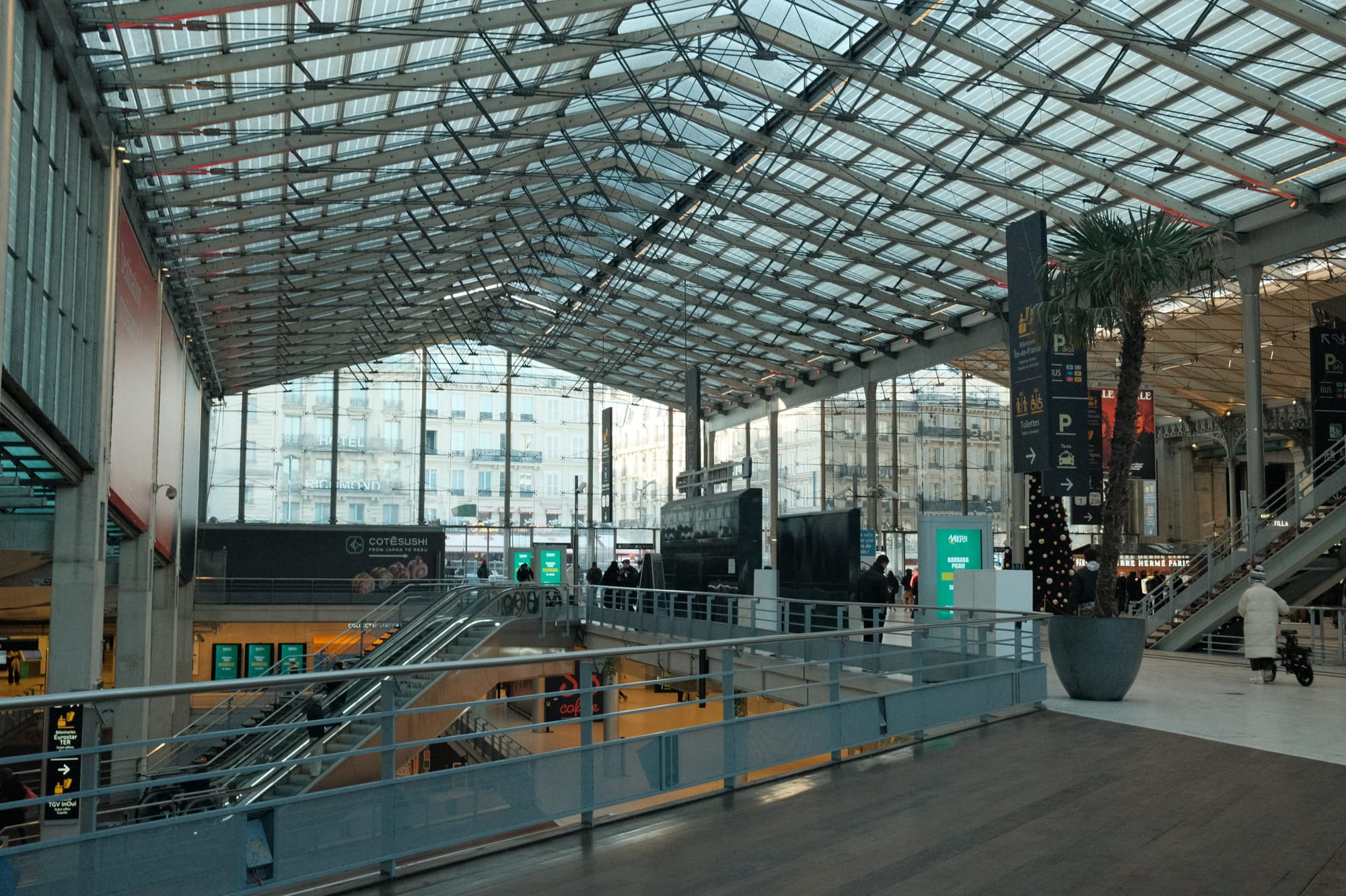 Eingangshalle im Bahnhof Gare du Nord in Paris