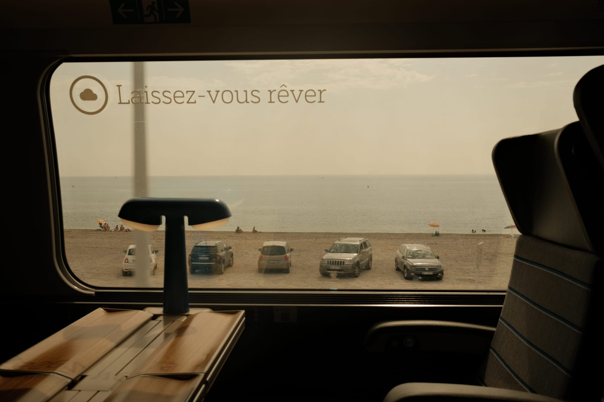 Zug + Mietwagen finde ich am besten