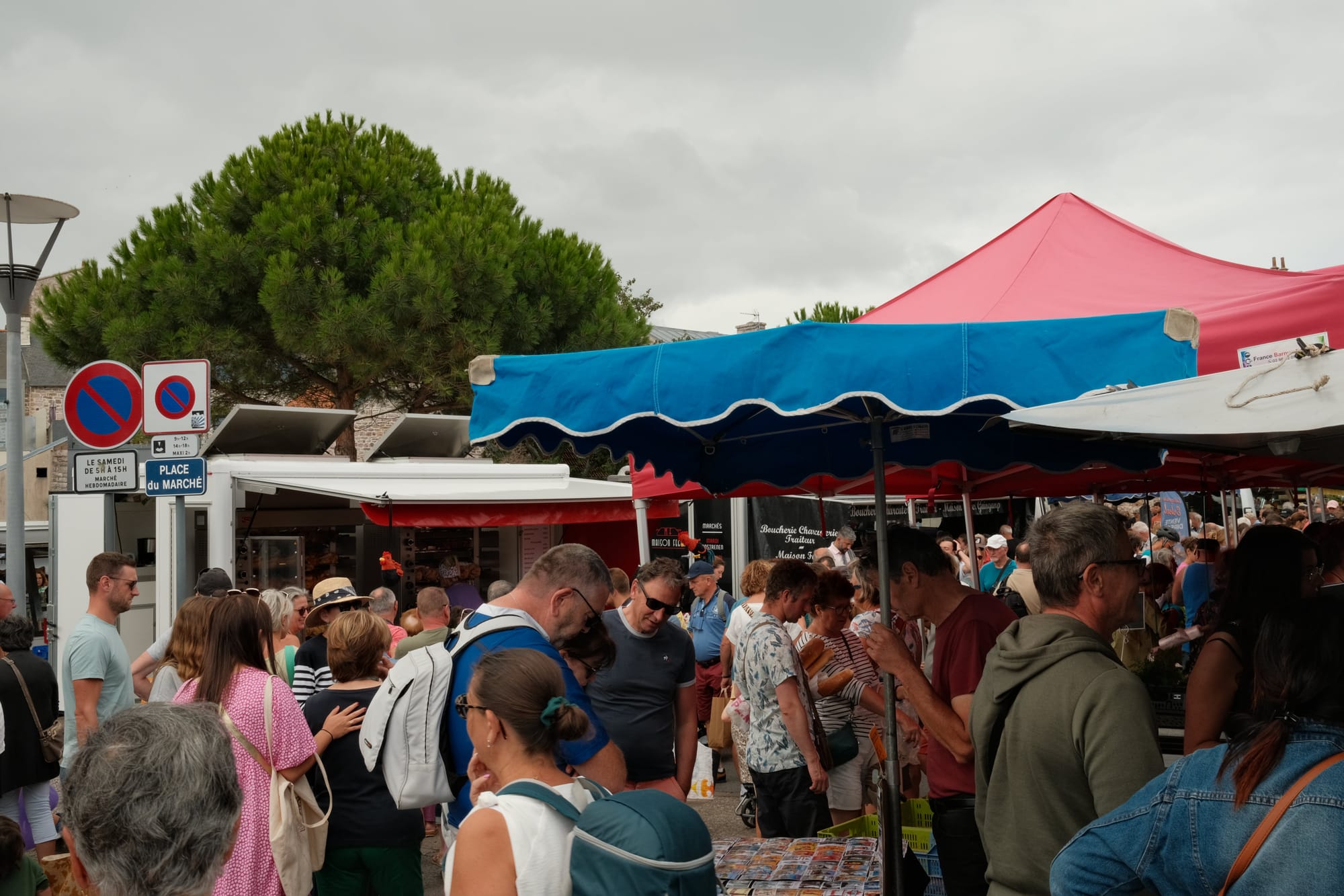 Markttag im Sommer: Es ist viel los!