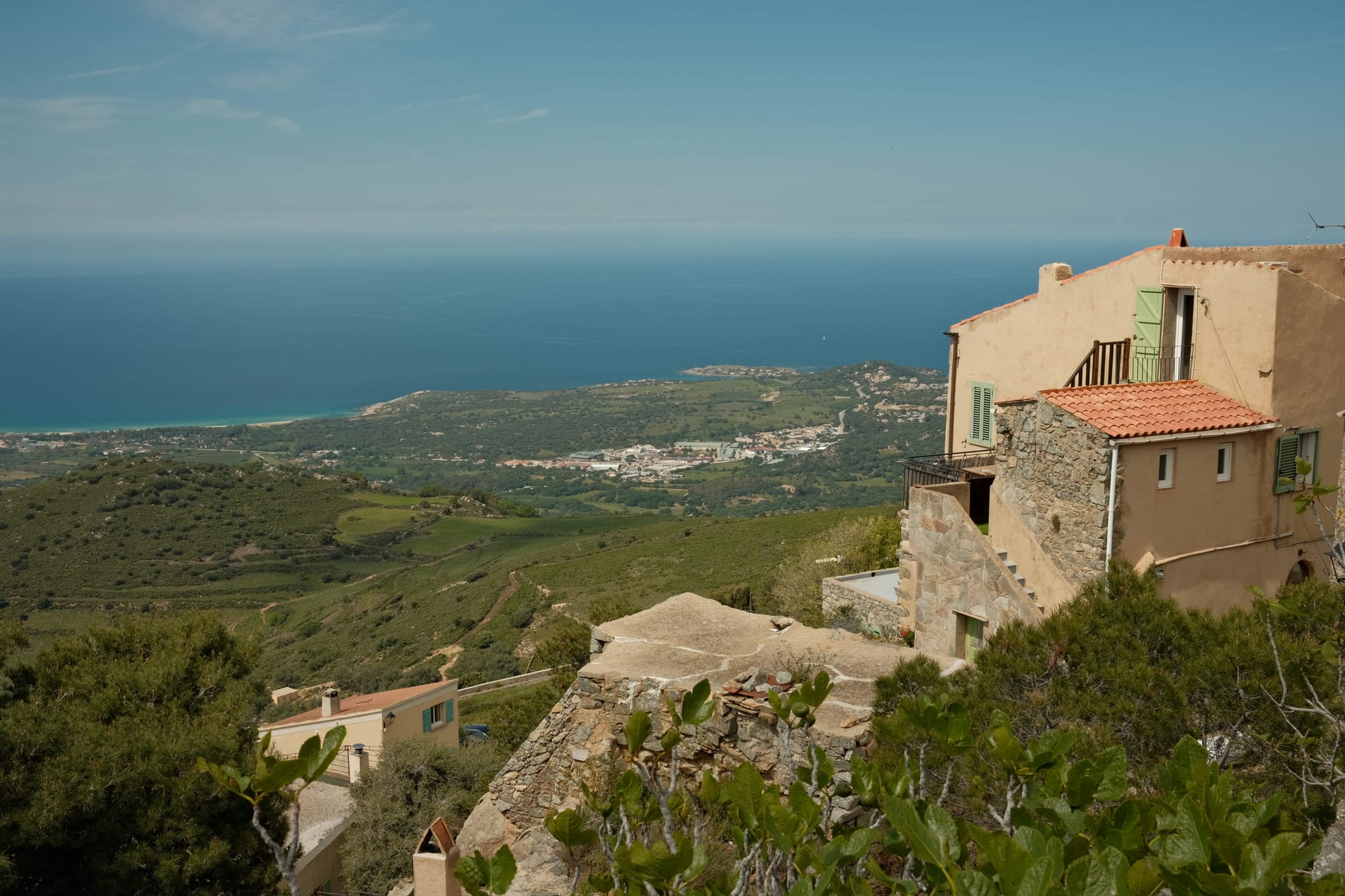 Aussicht aus dem Bergdorf Sant'Antonino