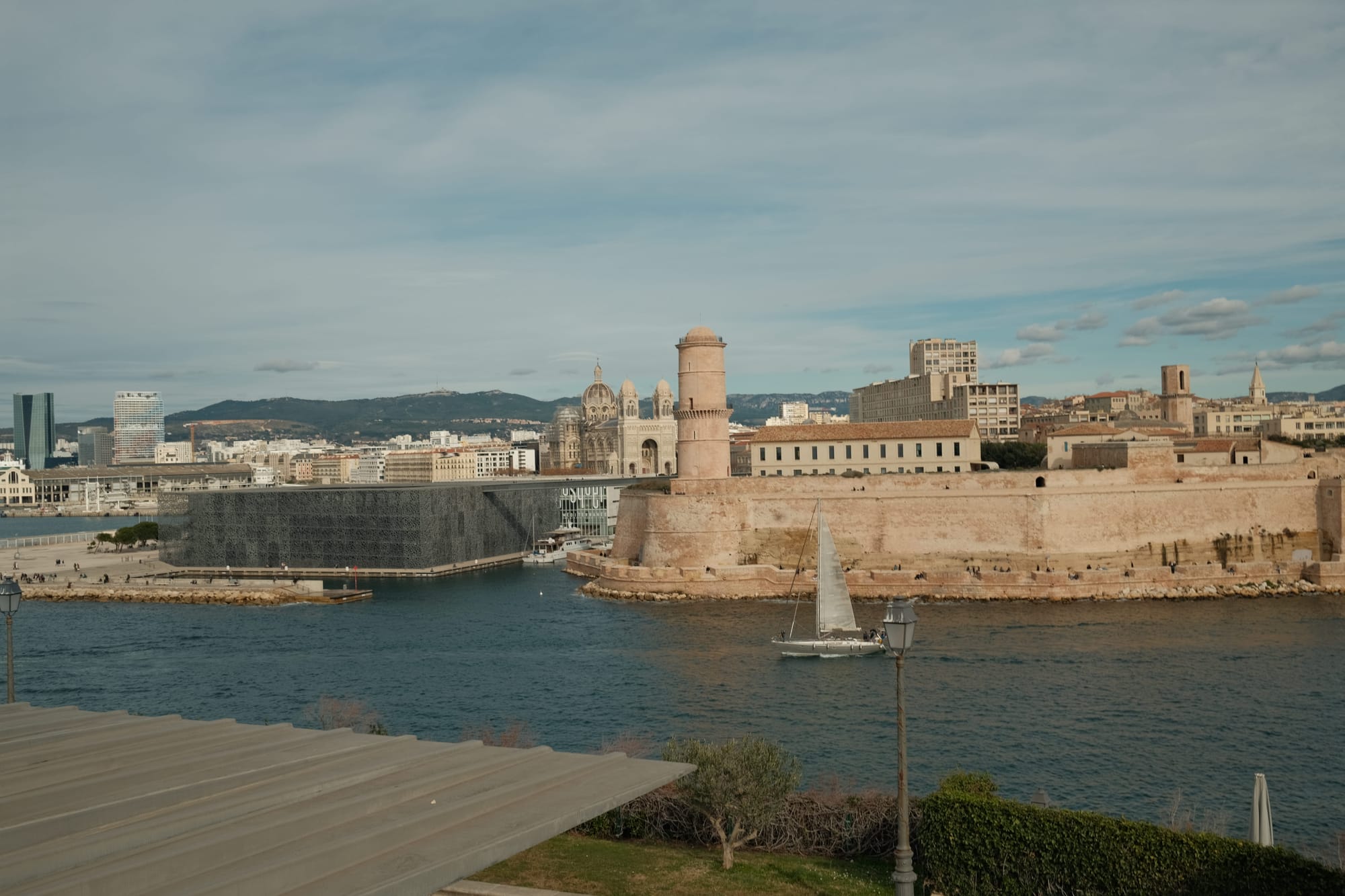 MuCEM aus dem Pharo gesehen