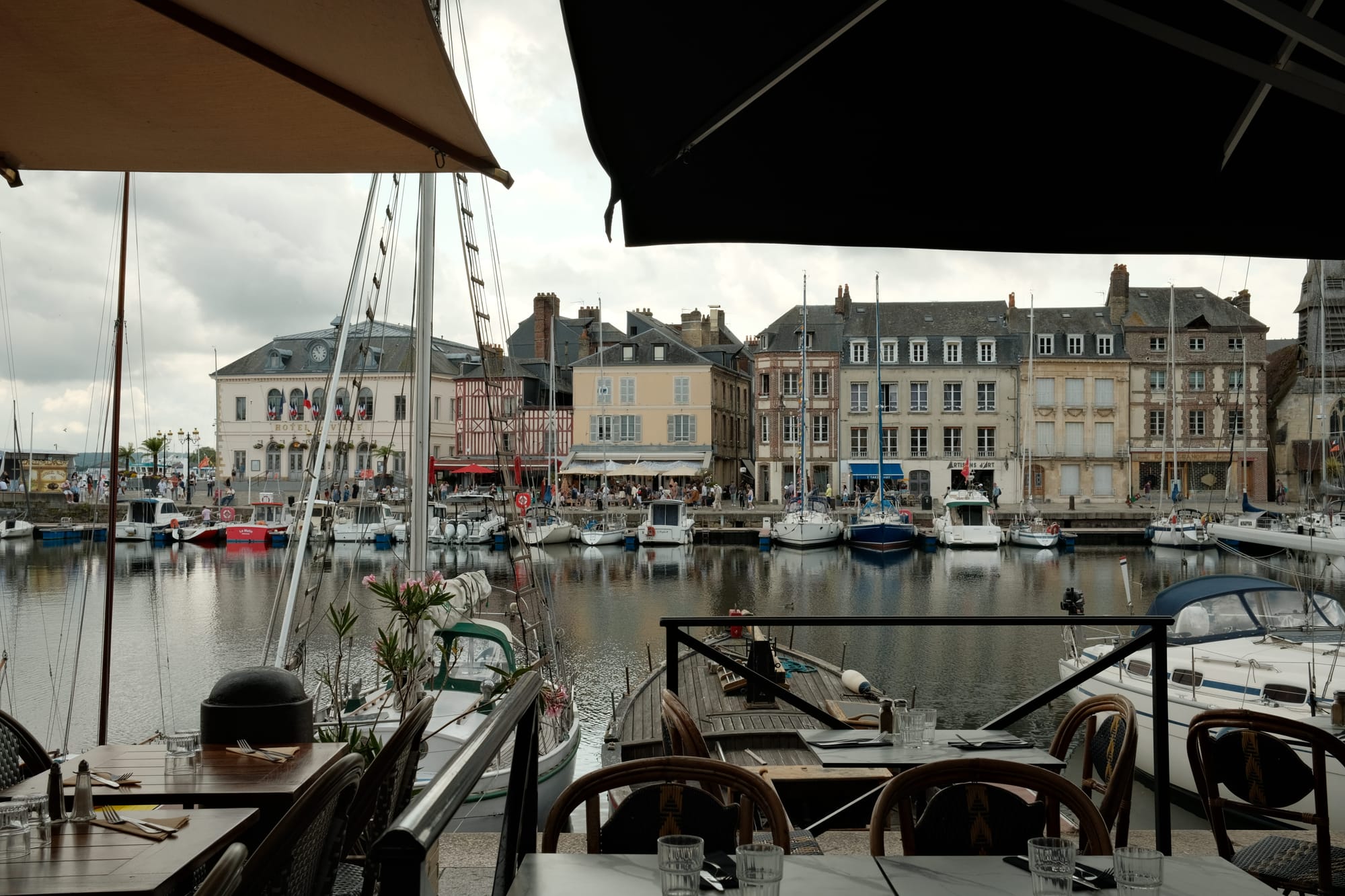 Auch bei Restaurants sind Gästebewertungen wichtig (hier in Honfleur)