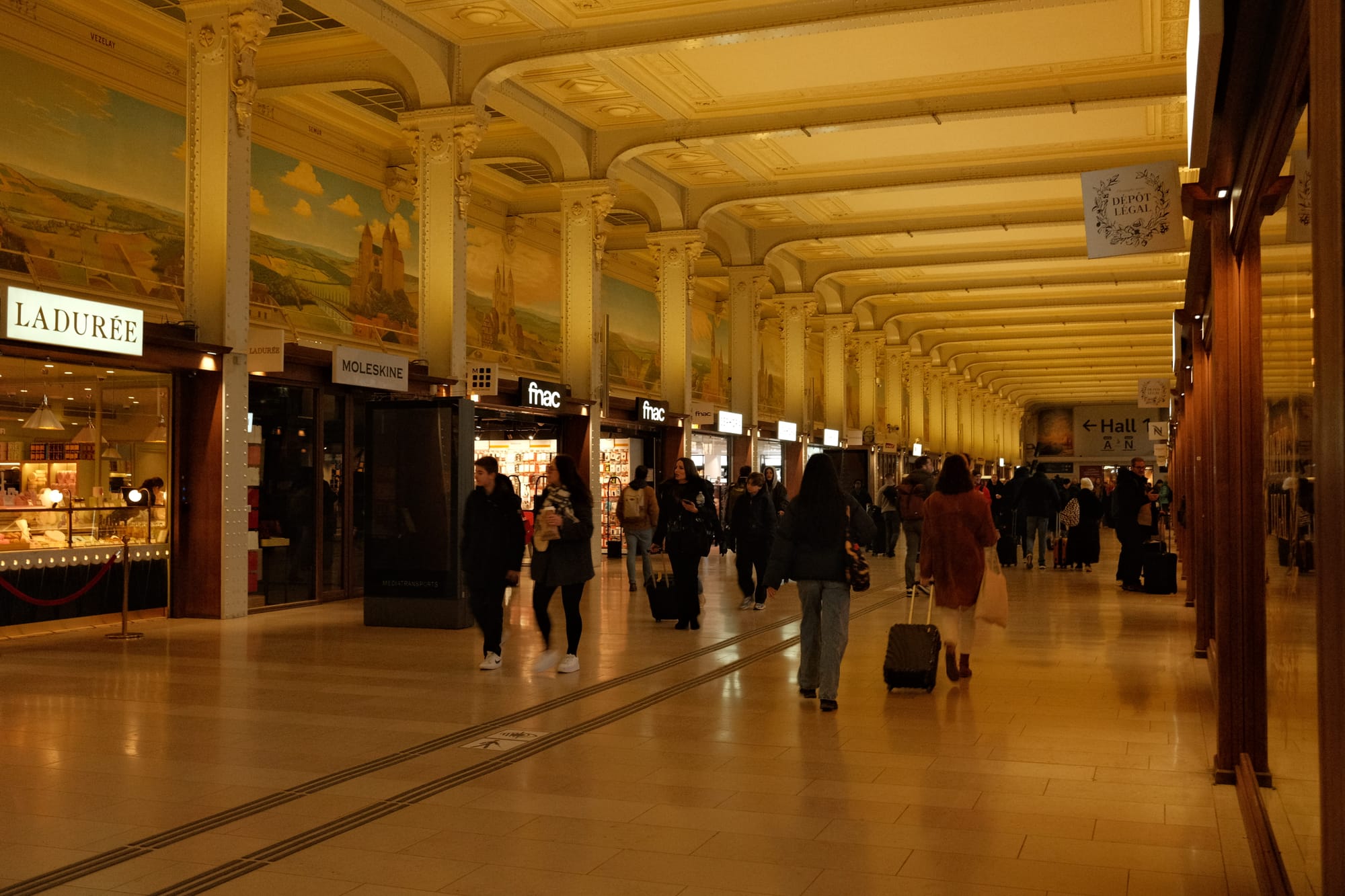 Galerie des Fresques: Da findest du die SNCF Schalter