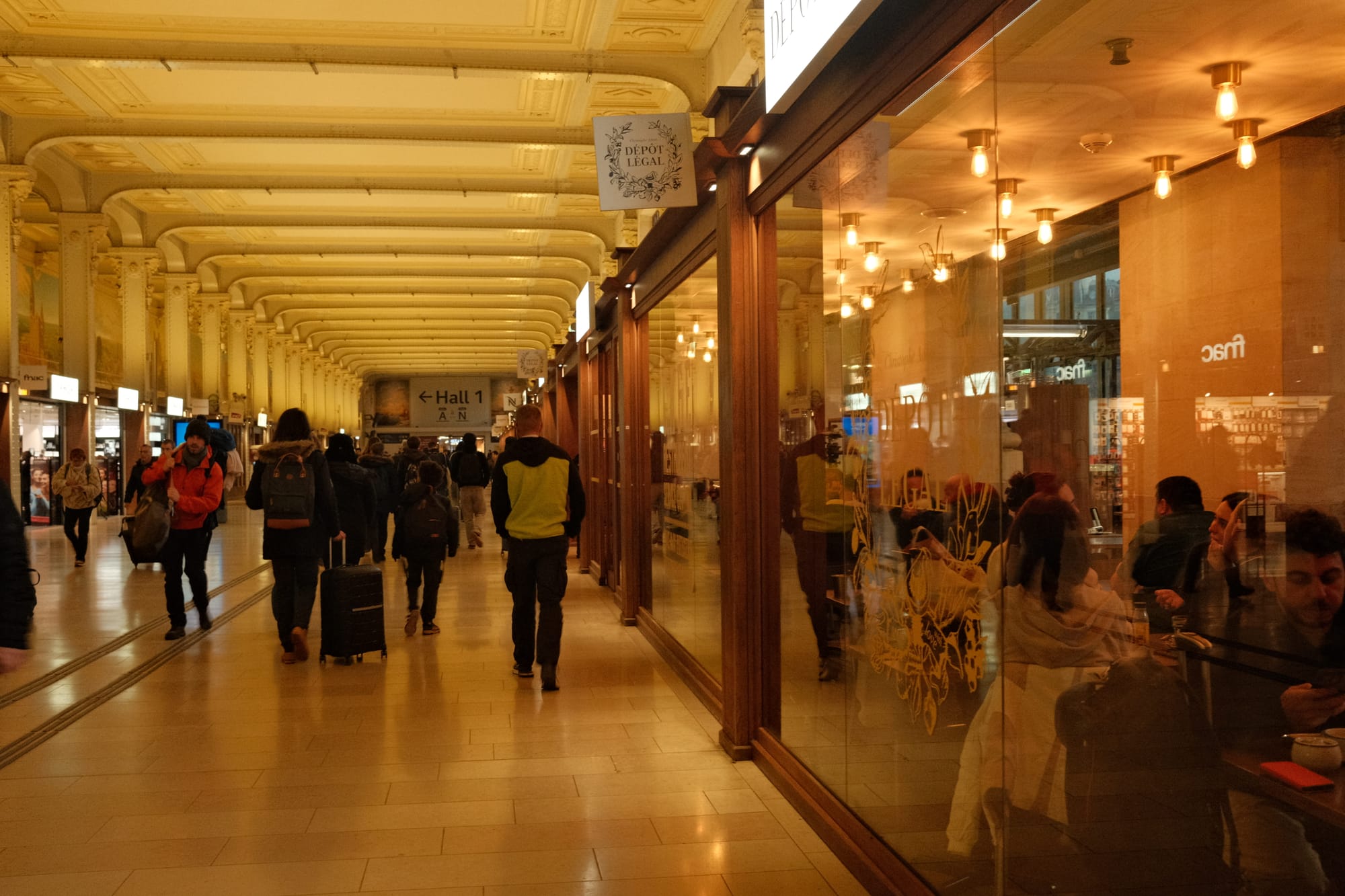 Weg zwischen Hall 1 und 2: Galerie des Fresques