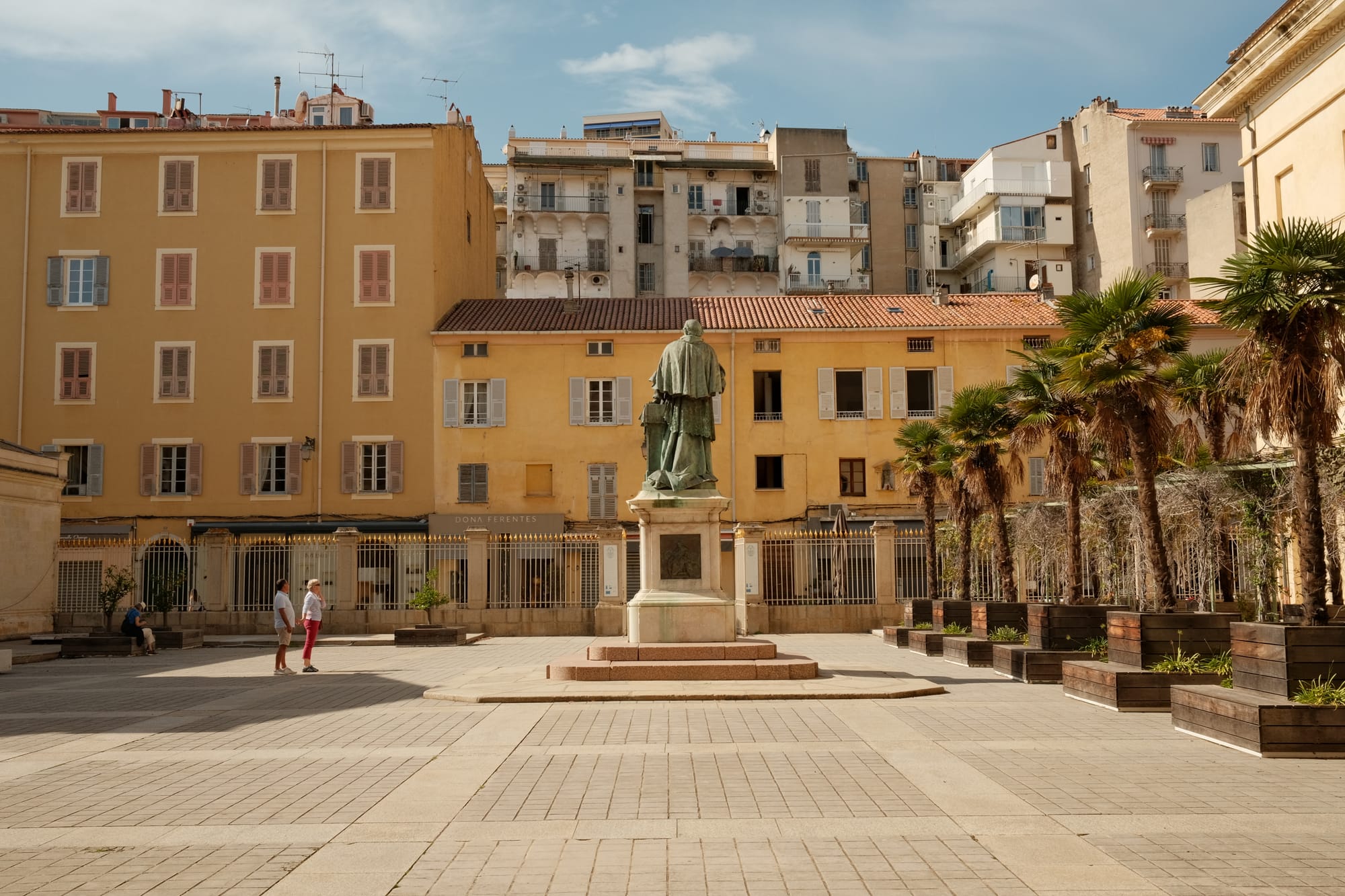 Bei Ajaccio findest du viele Ferienhäuser mit Pool