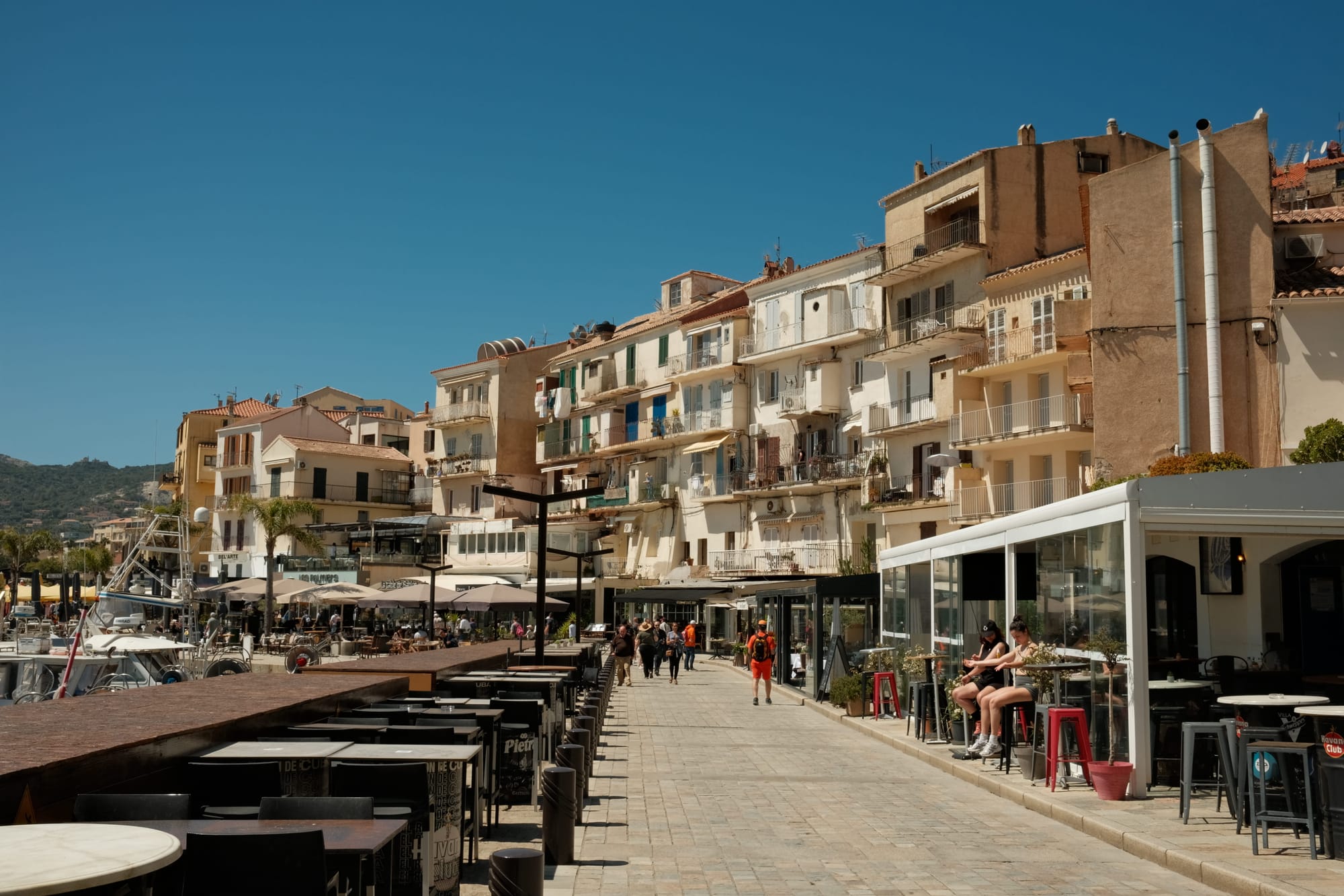 Bars direkt am Meer in Calvi
