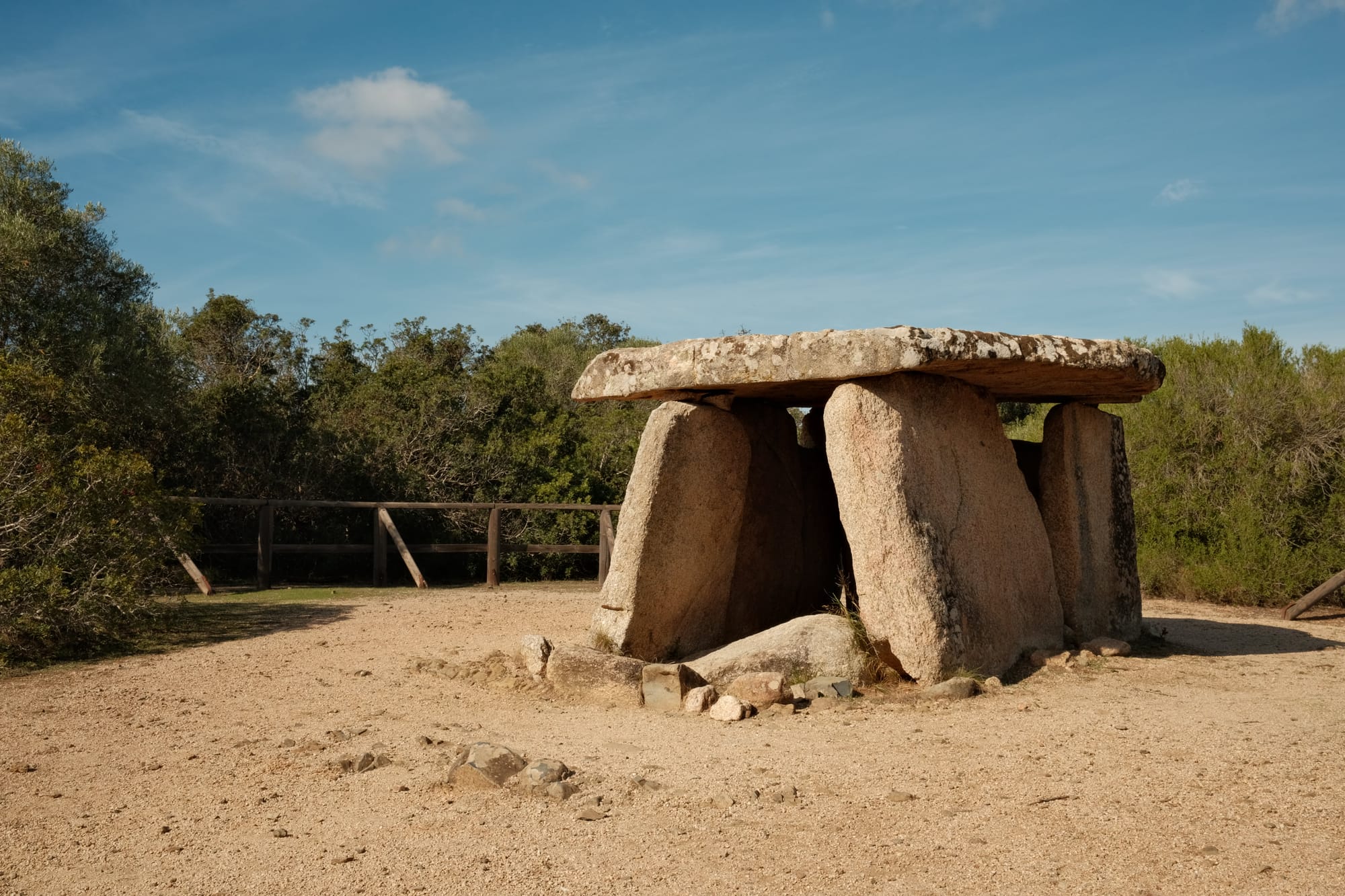 Menhire, Dolmen, Cairns: Frankreichs Riesen aus Stein