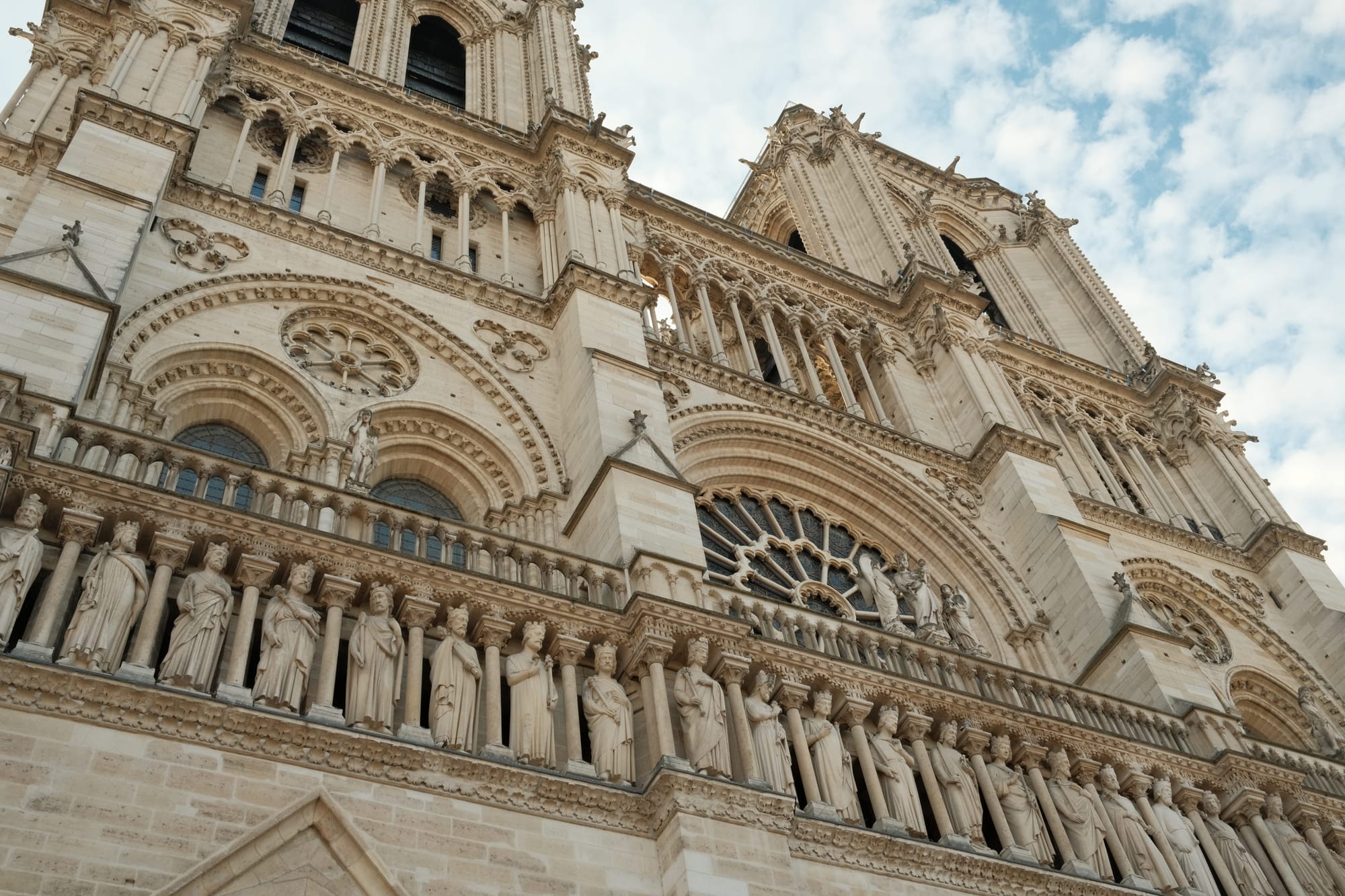 Fassade der Kathedrale Notre Dame de Paris