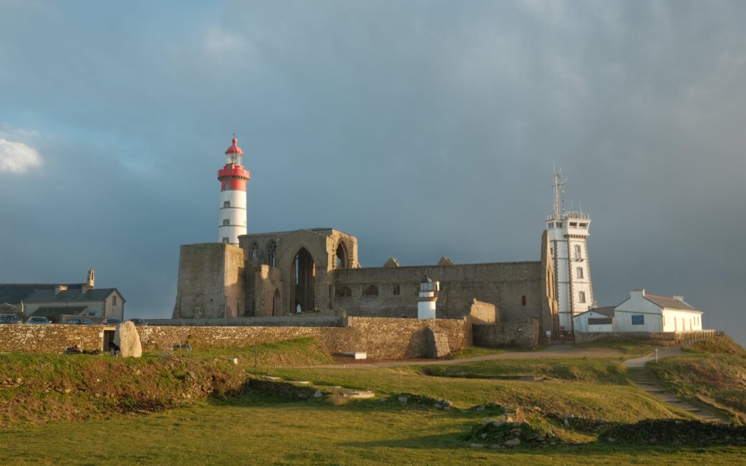 Küstenzauber: Die 14 malerischsten Leuchttürme der Bretagne