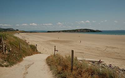 Wellenrausch & Badespaß: Der Guide zum Baden in der Bretagne