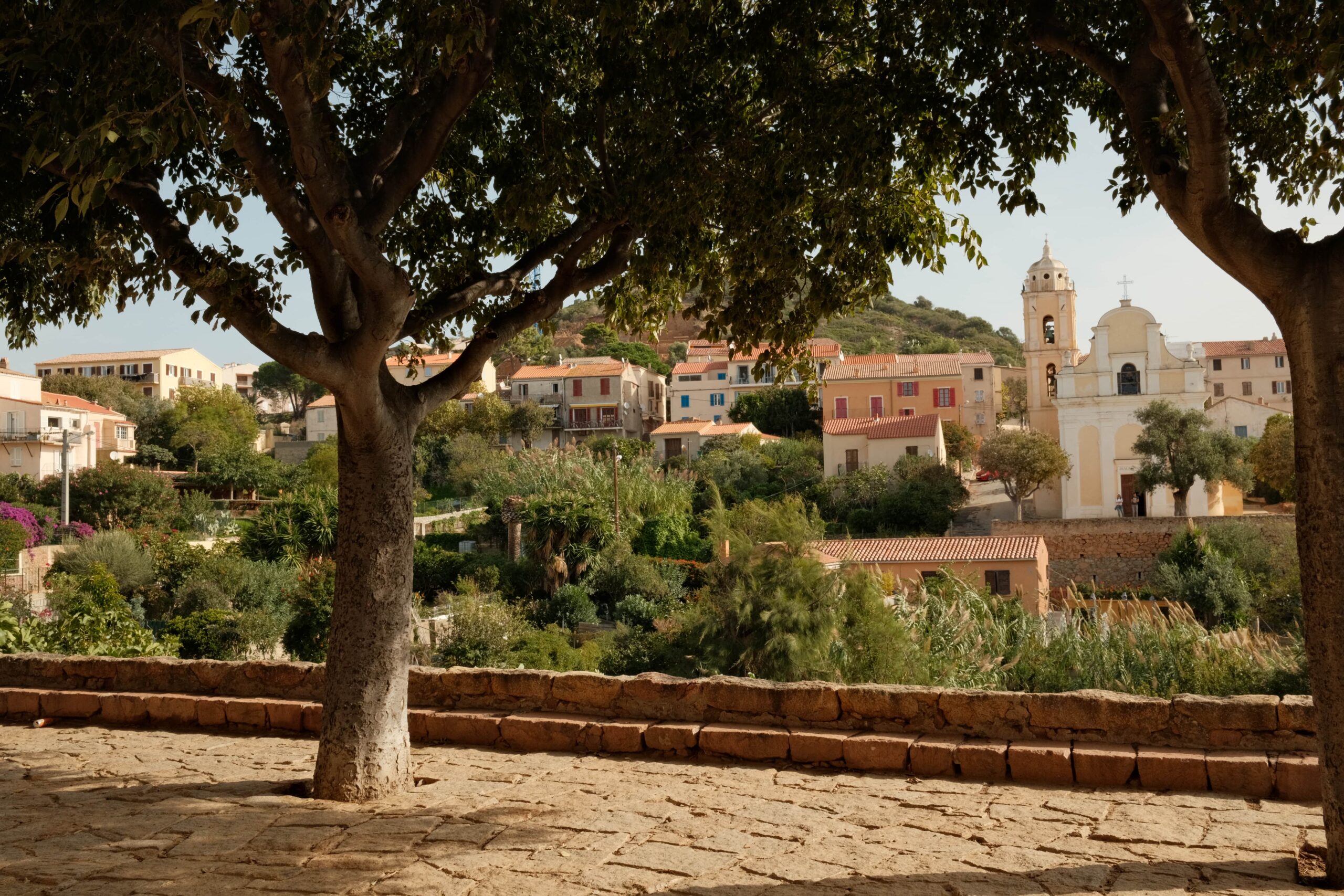 Schönes Dorf auf Korsika in Frankreich